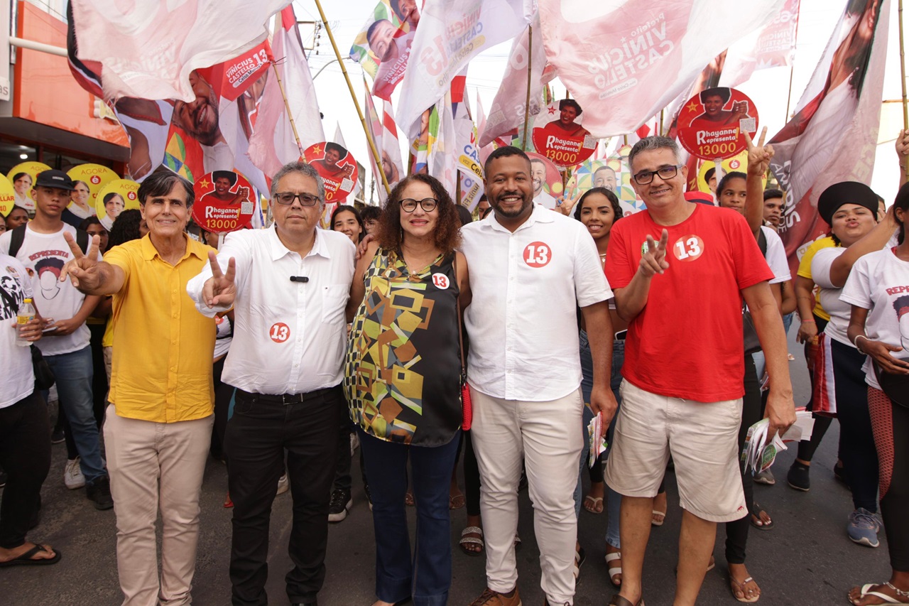 Vinicius Castello esteve ao lado da ministra Luciana Santos em caminhada em Rio doce Foto Charles Johnson