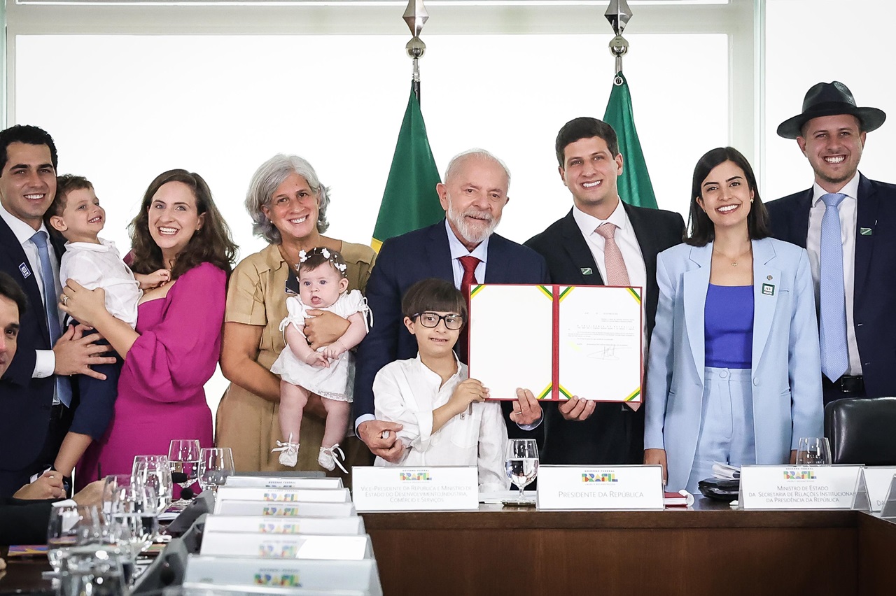 A viúva Renata, filhos e neteos de Eduardo Campos estiveram presentes à sançaõ do presidenteblula Foto Rodolfo Loupert