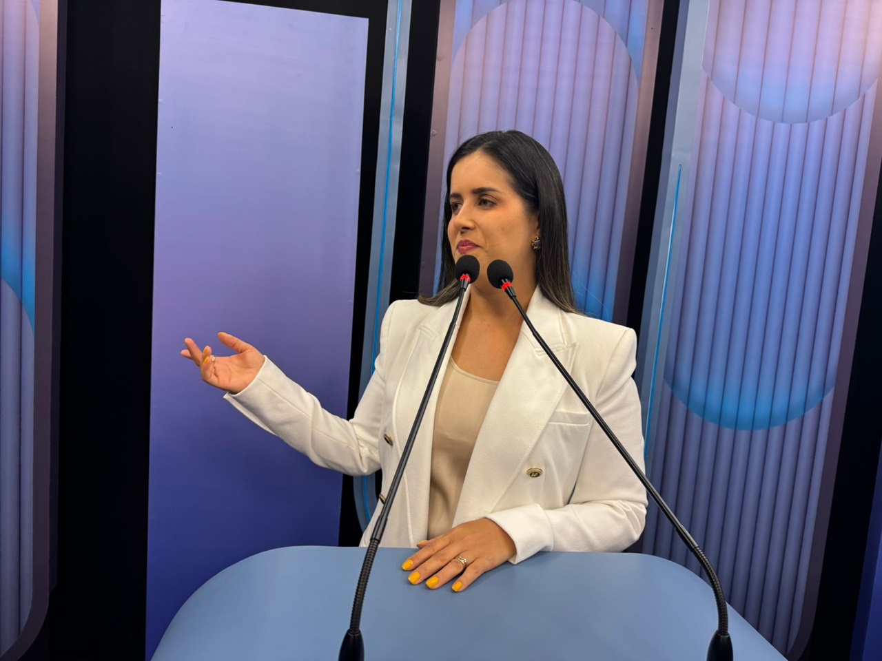 Lara Cavalcanti particpou do último debate entre os candidatos em Petrolina