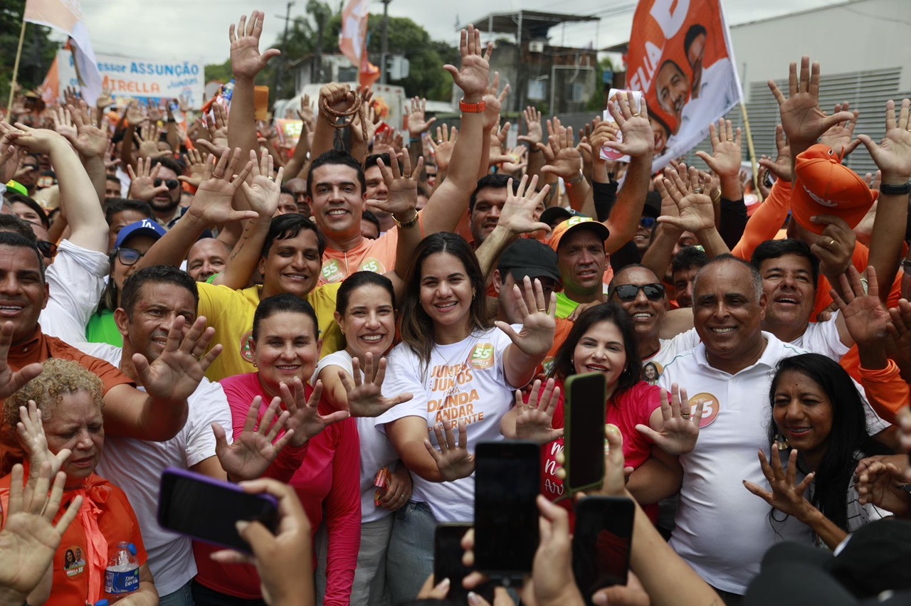 Mirella, Lupércio, Raquel e prefeitos aliados da governadora participaram da caminhada em Peixinhos Foto Hesíodo Góes