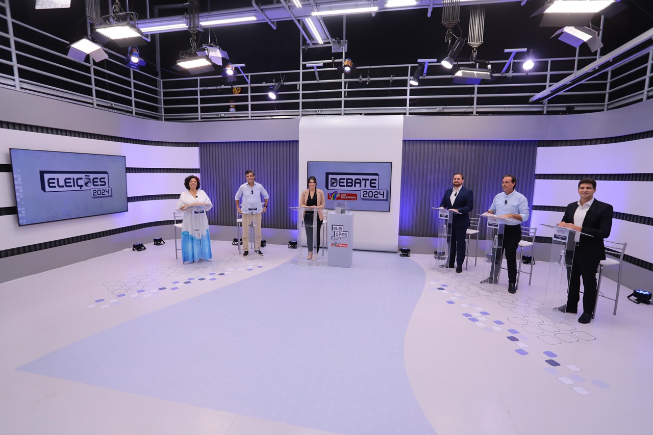 O debate reuniu os cinco candidatos cujos partidos têm representação na Câmara Federal Foto Jailton Jr. JC imagem