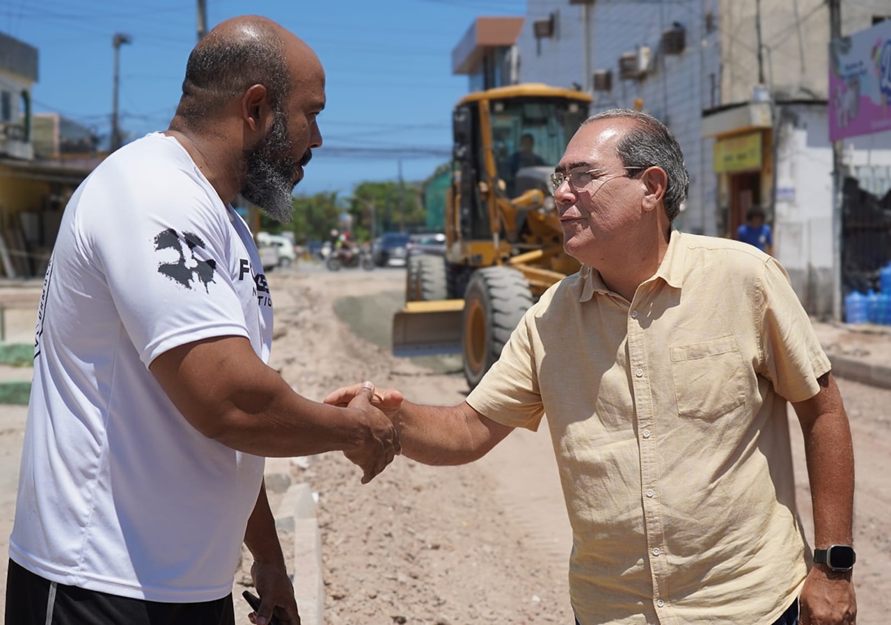 Prefeito de Jaboatão, Mano Medeiros foi muito cumprimentado pela população Foto Leandro de Santana