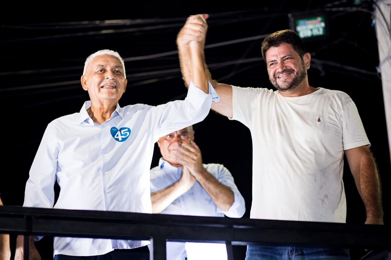 Ramos e Felipe celebraram o resultado da eleição em Paulista Foto Fabiano Alves