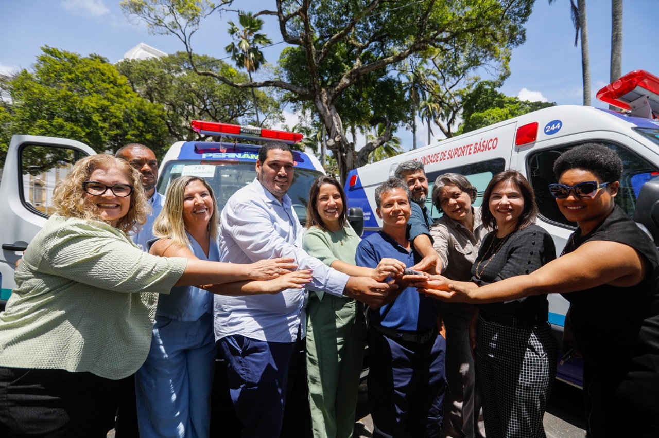 Raquel Lyra entregou as 33 ambulâncias para as emergências do Estado Foto Miva Filho Secom