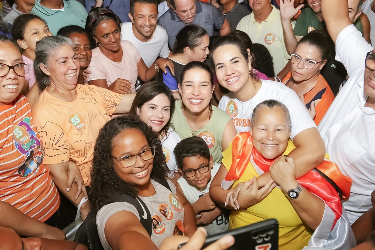 Raquel, Priscila e Mirella caminharam pelas ruas de Peixinhos