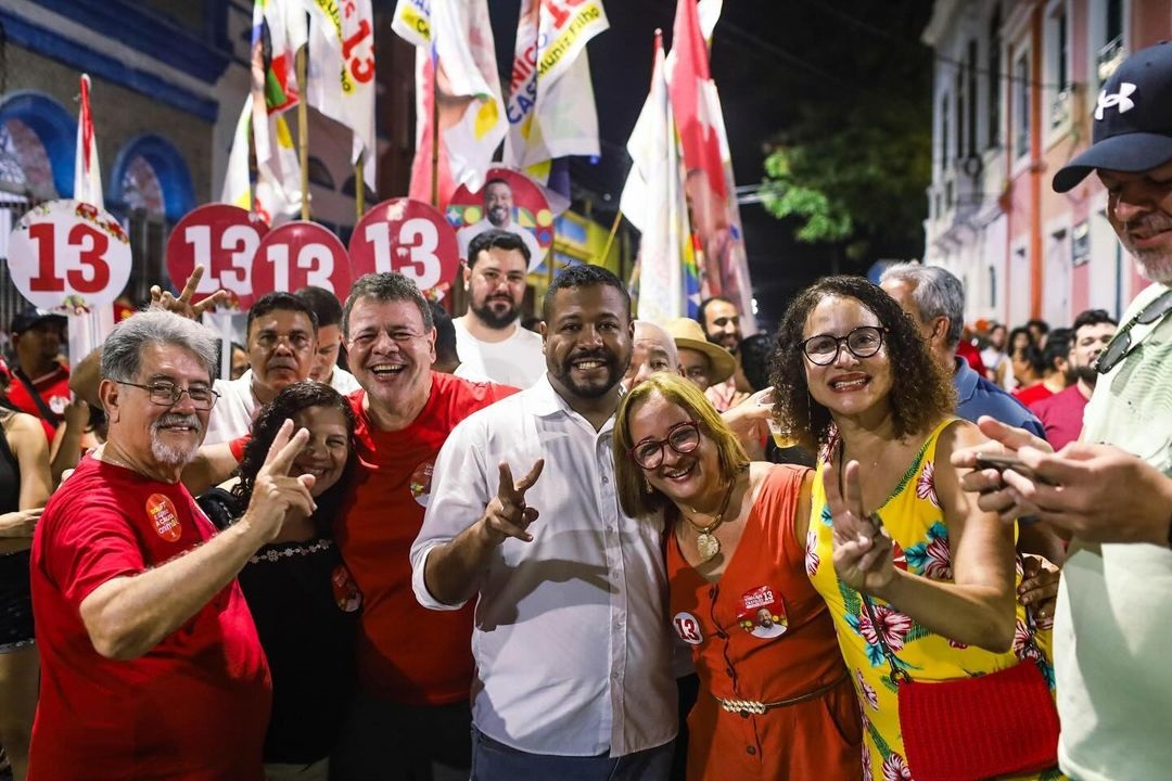 Vinicius Castello fez caminhada pelo Sítio Histórico de Olinda, na tarde deste domingo