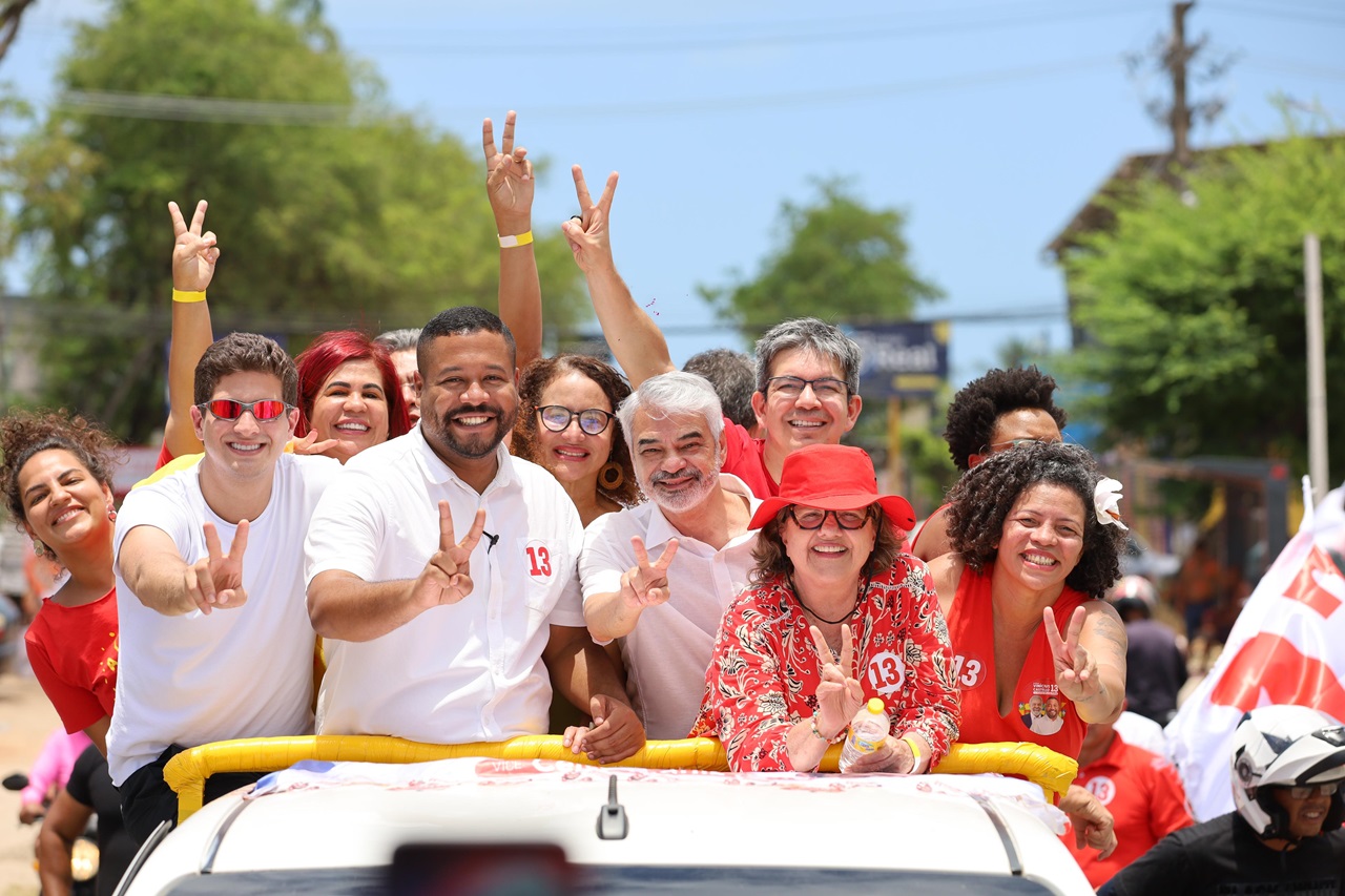 Vinicius Castello reuniu grande time no último ato da campanha Foto Thiago Paixão