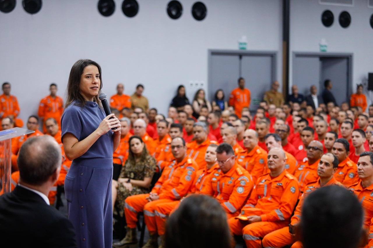 A governadora Raquel Lyra particcipou da aula inaugural do curso de formação dos 335 aprovados no concurso do Corpo de Bombeiros