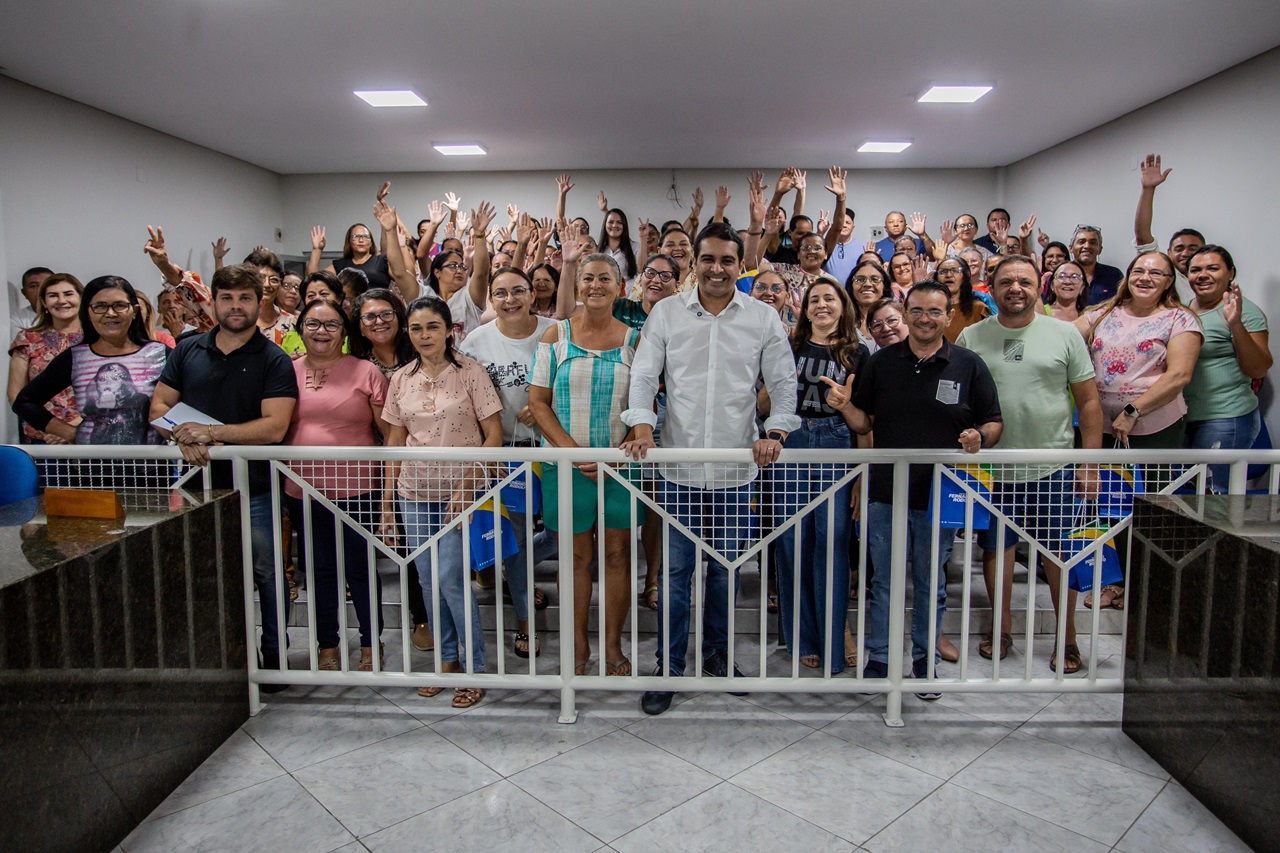 Fernando Rodolfo passou o fim de semana em audiências públicas com professores no Sertão do Estado