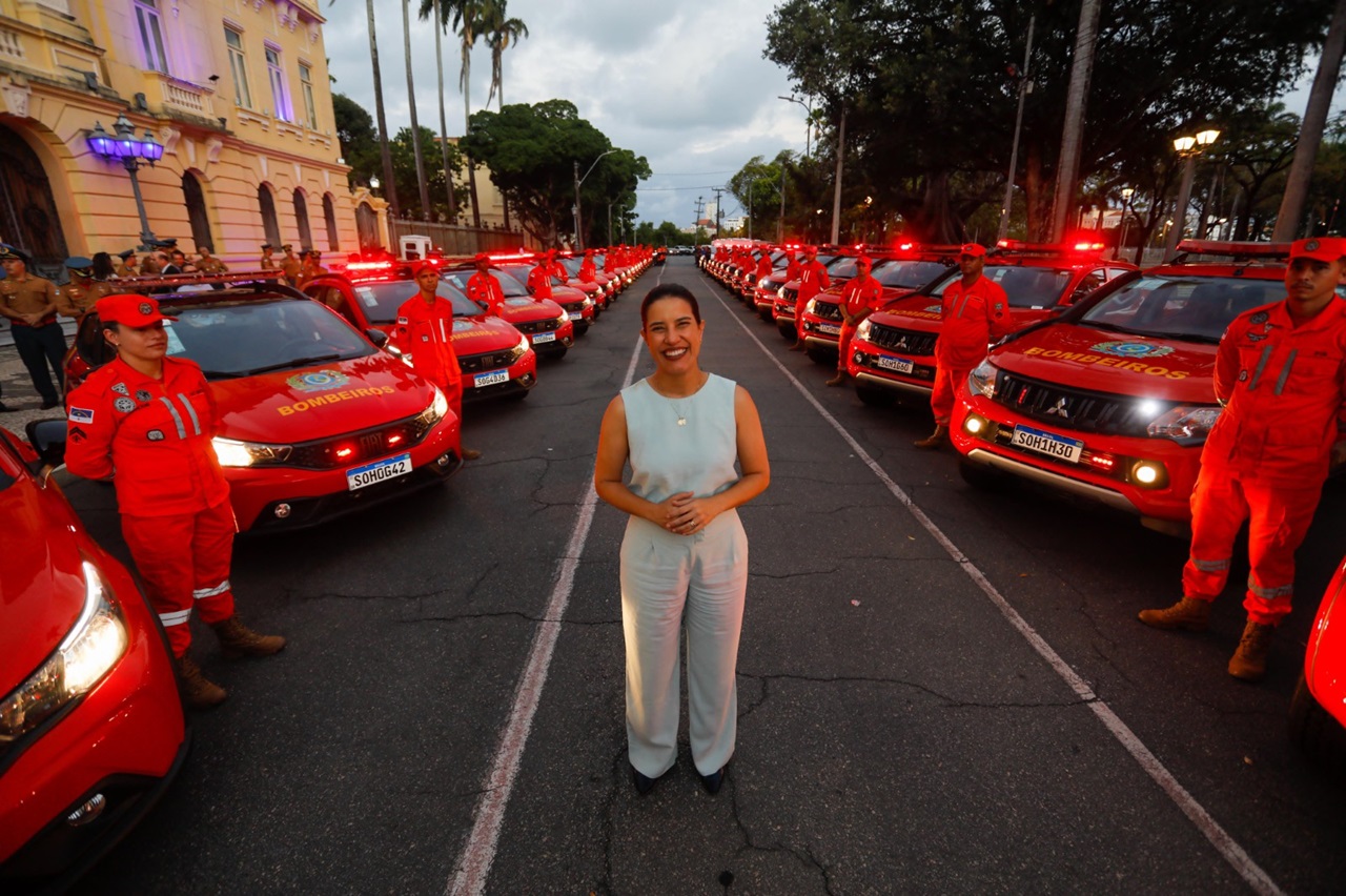 Governadora Raquel Lyra entregou 58 novas veículos para a Polícia Militar, Corpo de Bombeiros e Polícia Científica Foto Miva Filho Secom