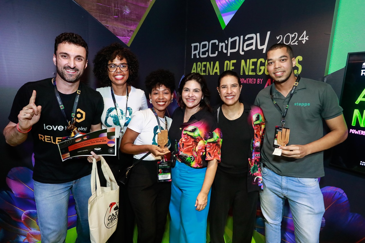 Governadora Raquel Lyra entregou o prêmio à startup vencedora no REC'n'Play Foto Hesíodo Góes Secom