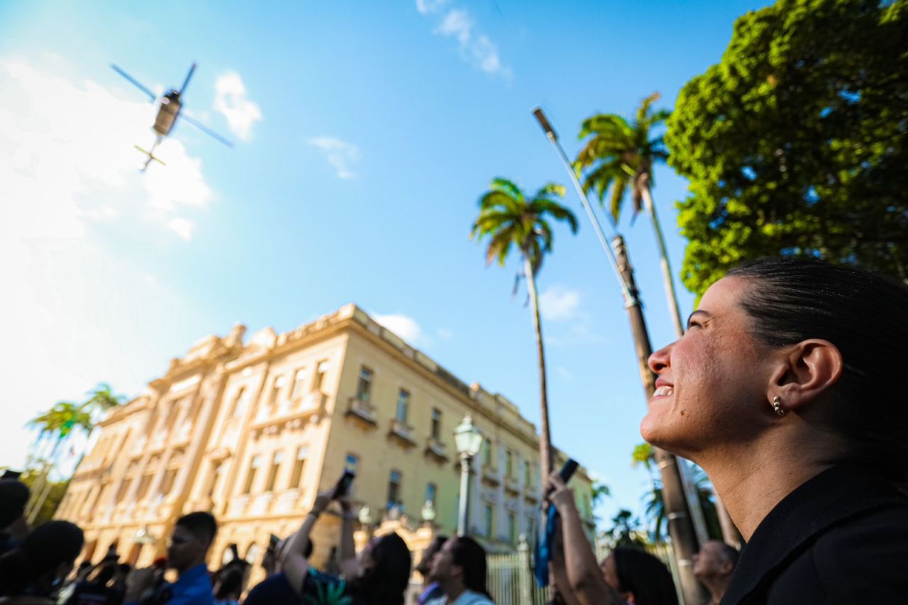 A governadora Raquel Lyra entregou um helicóptero para a segurança de Pernambuco Foto Janaina Pepeu Secom