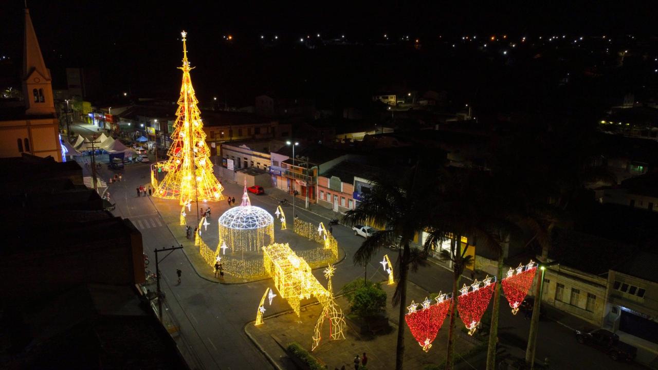 As ruas de Canhotinho foram enfeitadas para o Natal. Festividades teve início em 7 de dezembro