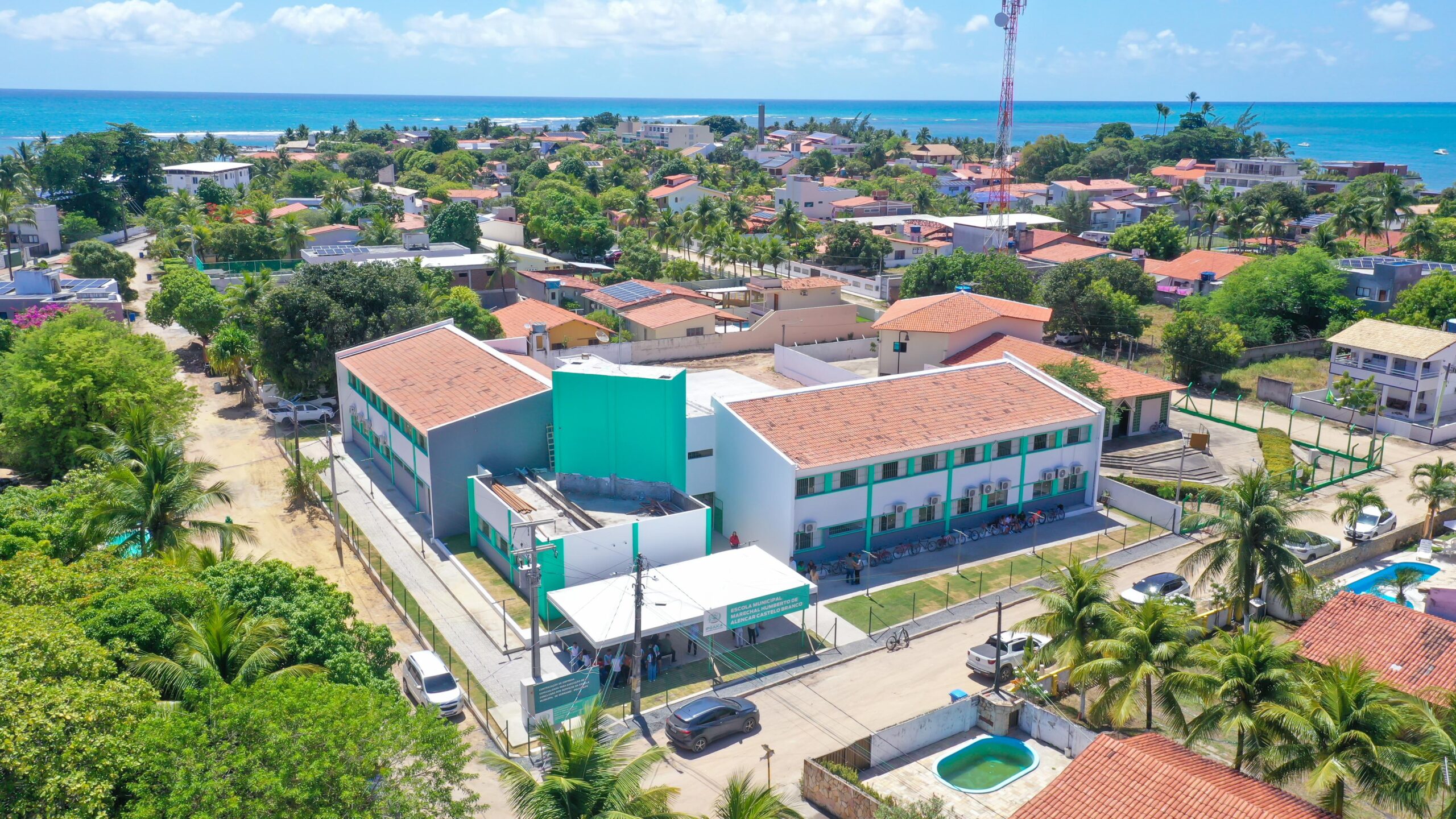 Novo prédio da Marechal Humberto Castelo Branco, em Serrambi, conta com onze salas de aula, laboratório, refeitório Foto Divulgação