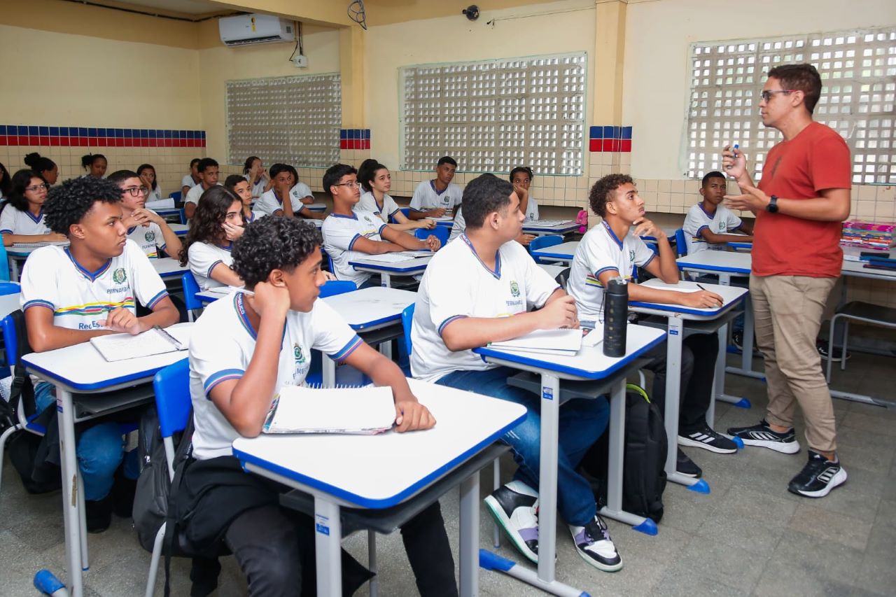 O Governo Raquel nomeou 963 professores nesta quinta-feira (12)