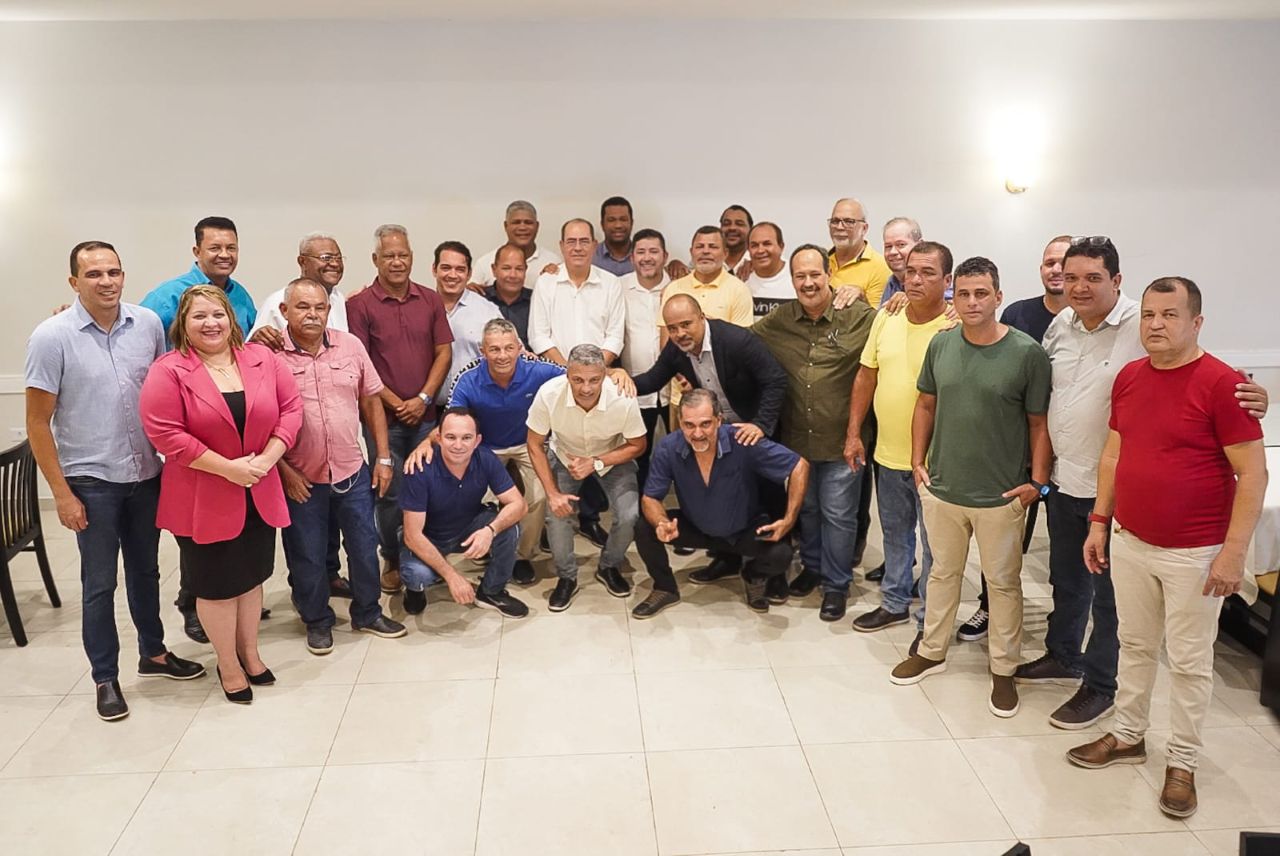 O prefeito Mano Medeiros e os vereadores eleitos e atuais se reuniram e destacaram parceria