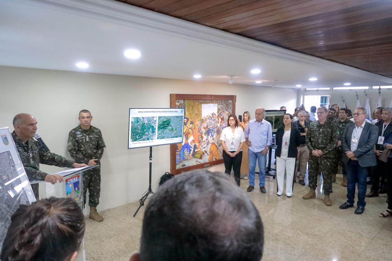 Presidente da Alepe, Álvaro Porto, concederá título de Cidadãoao comandate do Exército Foto Amaro Lima