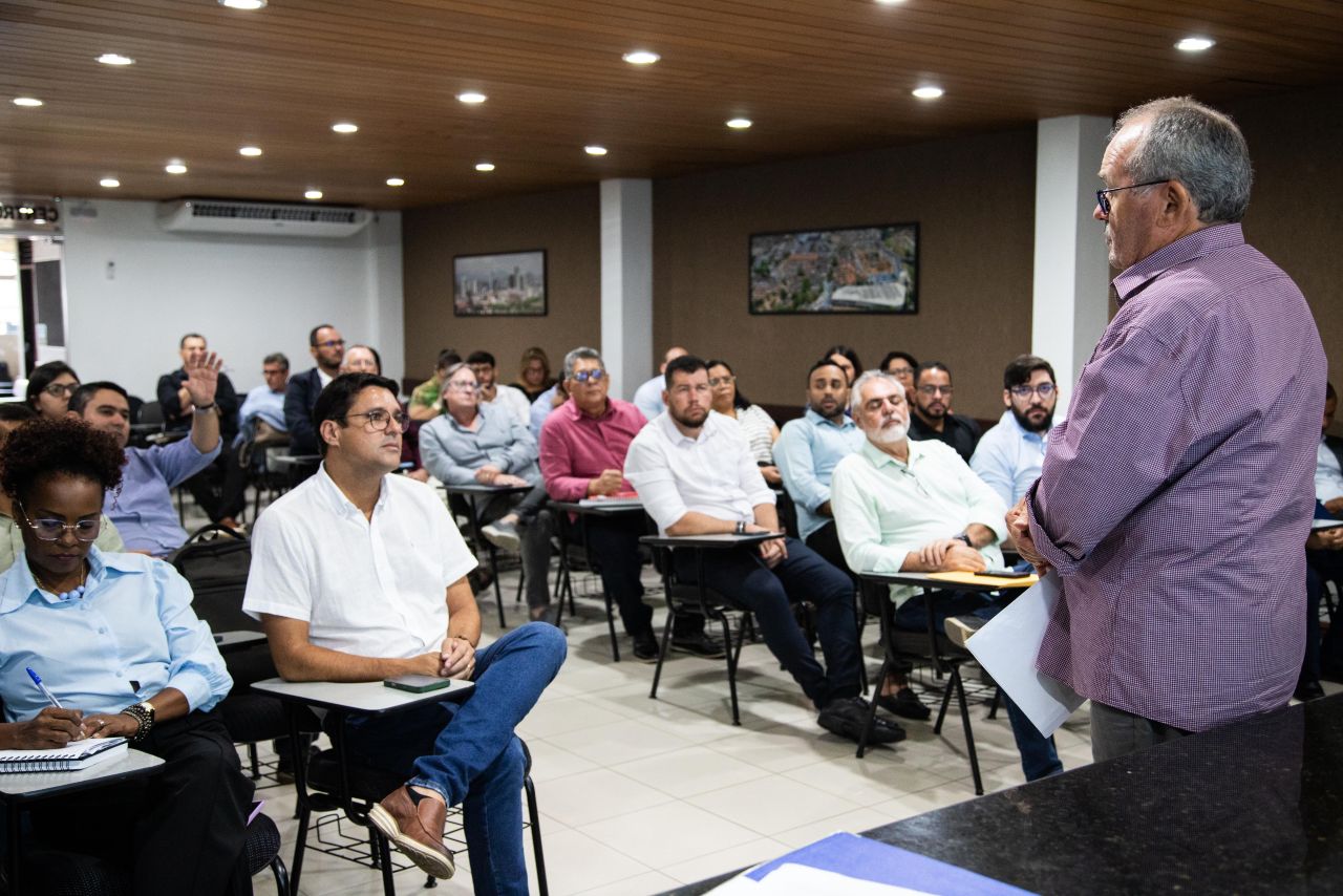 Diego Cabral reuniu a equipe para treinamento para buscar a eficiência da gestão pública