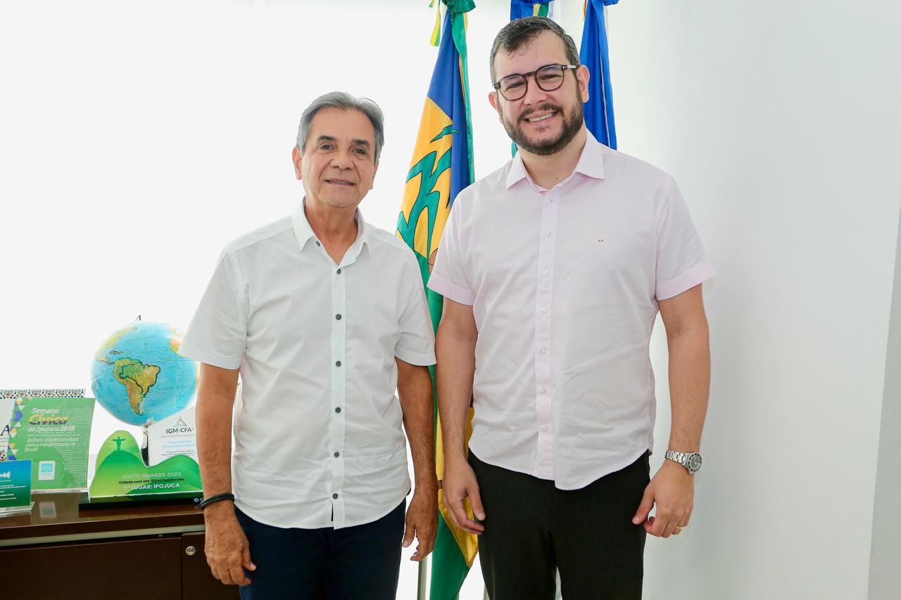 Gabriel Porto visitou o prefeito de Ipojuca, Carlos Santana, e se colocou à disposição para ajudar o município