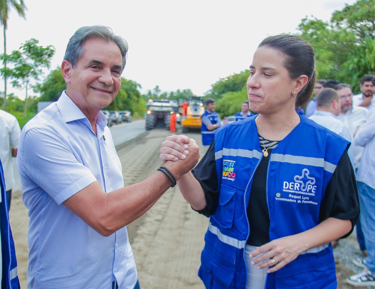 Prefeito Carlos Santana celebrou as obras vistoriadas pelagovernadora Raquel Lyra