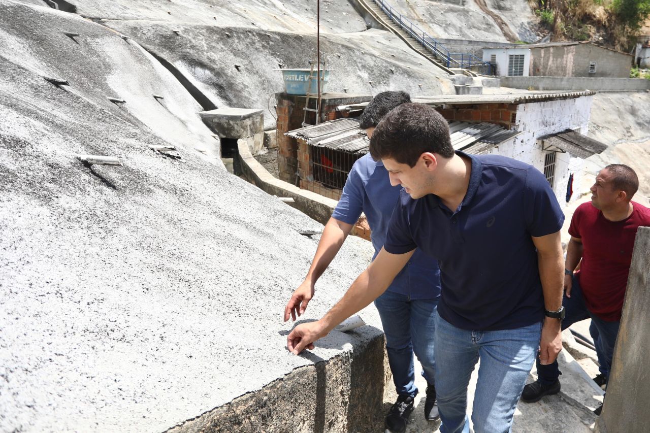 Prefeito João Campos e o seu vice, Victor Marques visitaram as obras da PCR