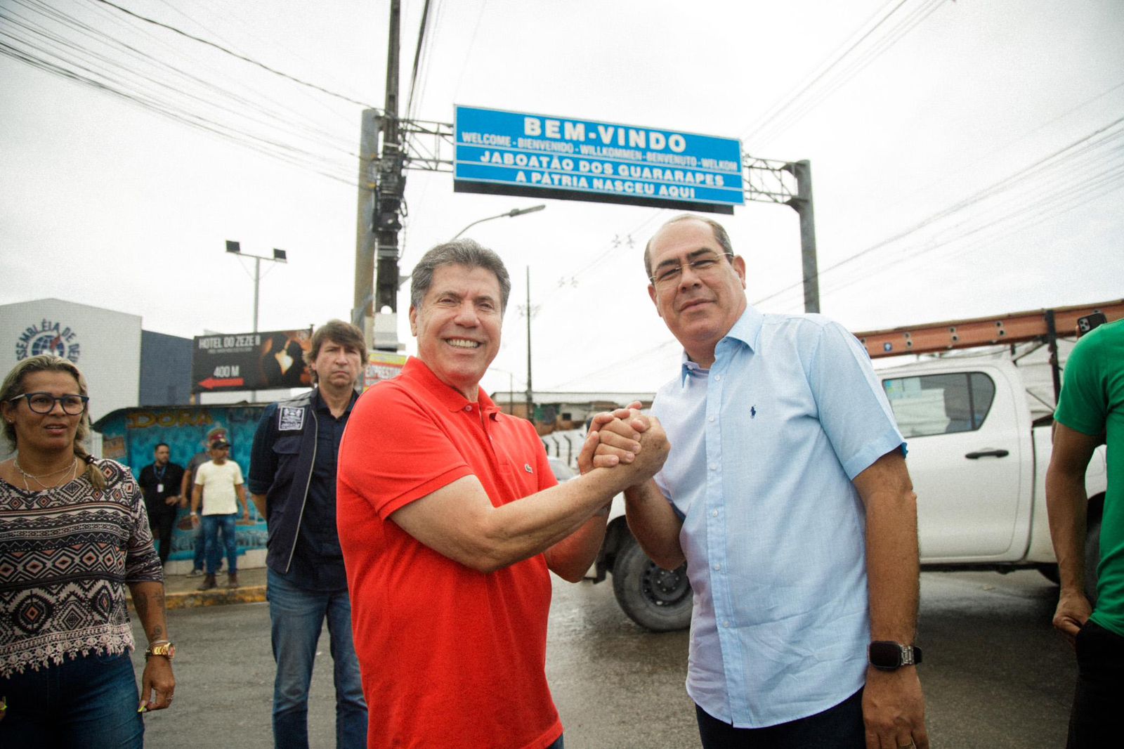 Prefeitos do Cabo, Lula Cabral, e de Jaboatão, Mano Medeiros iniciaram obra conjunta