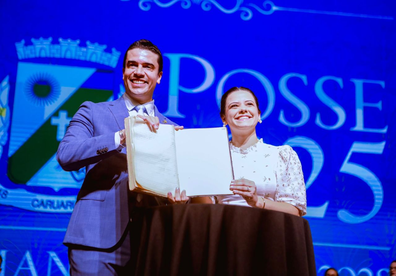 Rodrigo Pinheiro e Dayse Silva (PSDB) tomaram posse no auditório do Senac, em Caruaru