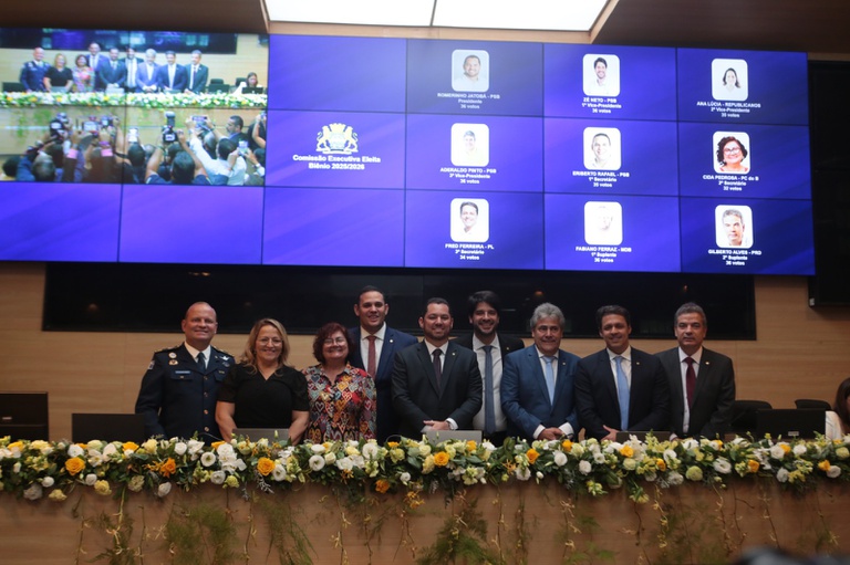 Romerinho foi reconduzido à presidência da Câmara do Recife