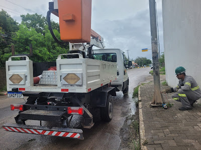 A Prefeitura de Paulista faz revisão nos postes para evitar vazamento de corrente