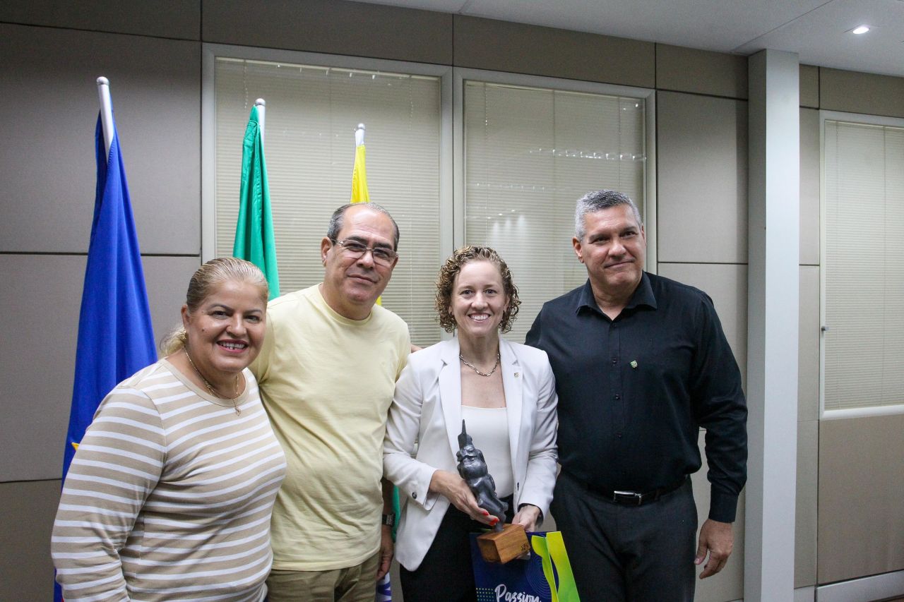 Mano e Andrea Medeiros receberam Yane, que foi apresentar o Programa Transforma