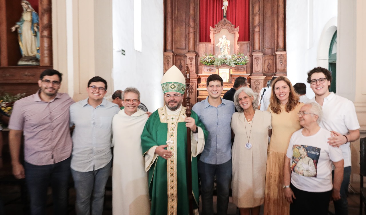 O prefeito João Campos revalidouo o convênio com o Instituto Dom Helder Câmara