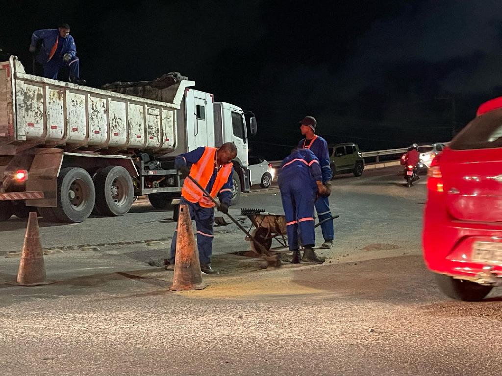 Os trabalhos da Operação Tapa Buraco foram iniciados nesta segunda-feira, em Paulista