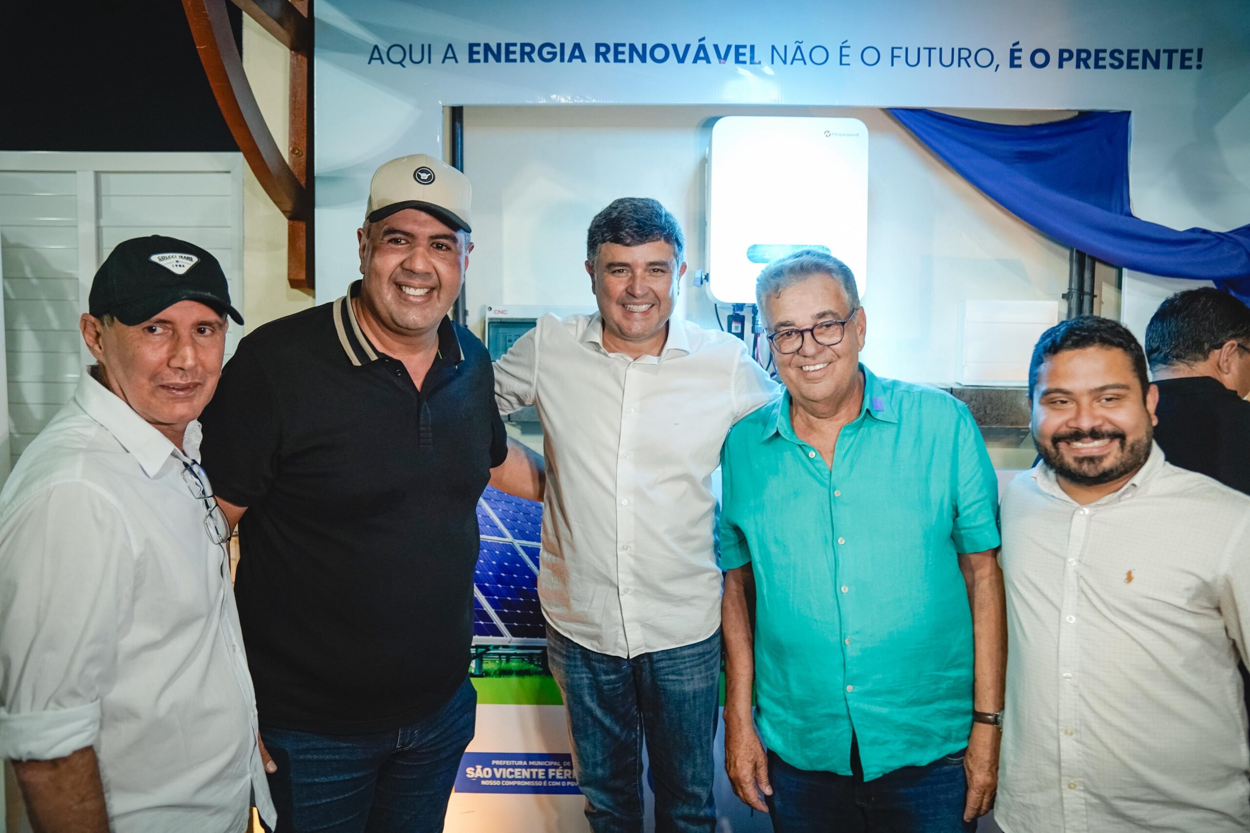 Eduardo da Fonte e Antônio Moraes entregaram usina de energia e carros elétricos a São Vicente Ferrer