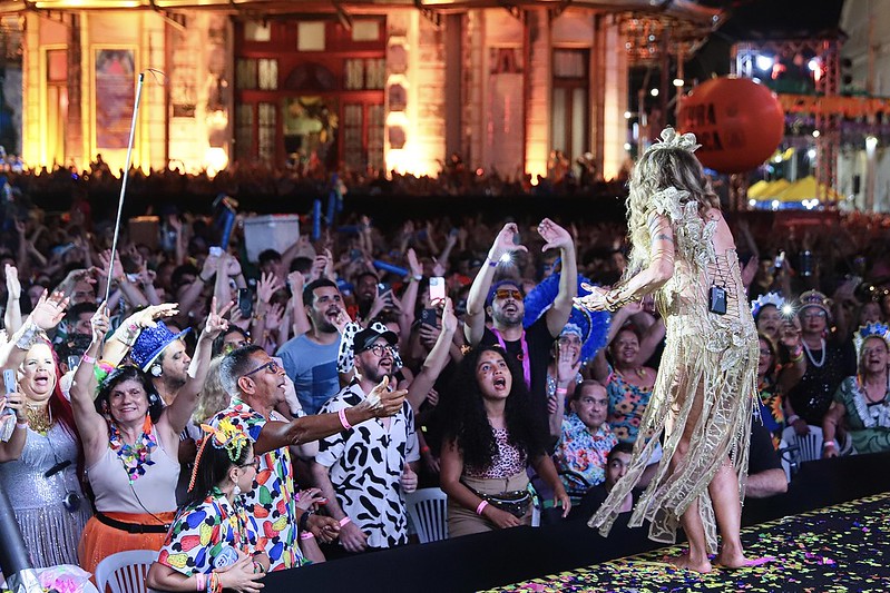 Homenageada do Carnaval do Recife, Elba Ramalho se apresentou na ultima noite de Carnaval no Marco Zero