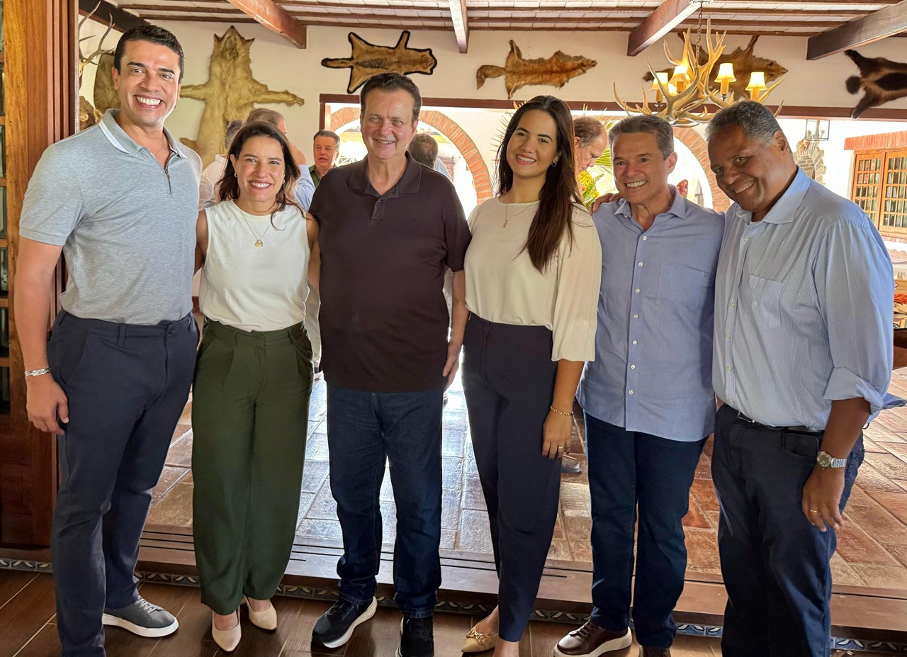 Os prefeitos Rodrigo Pinheiro e Mirella participaram do almoço de Raquel com Kassab e André de Paula