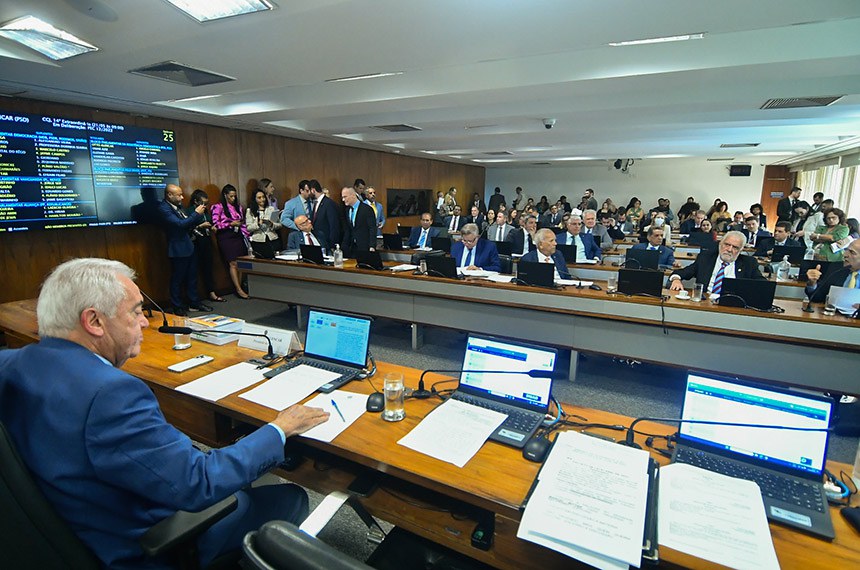 A CCJ do Senado aprovou mudanças no tempo de mandatos de todos os cargos, inclusive para os próprios senadores foto Geraldo MagelaAgência Senado