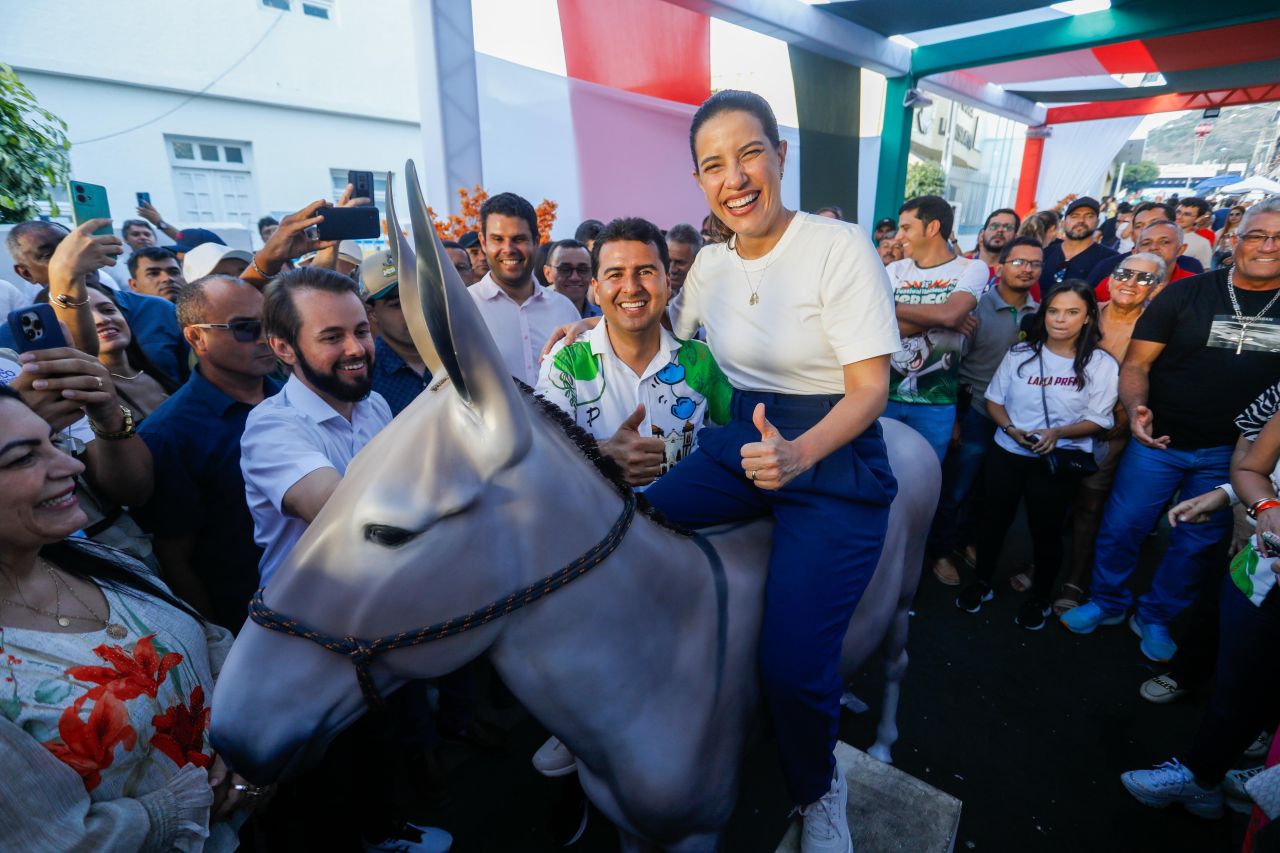 A governadora Raquel Lyra visitou o município de Panelas e participou do Festival de Jericos Foto Miva Filho_Secom