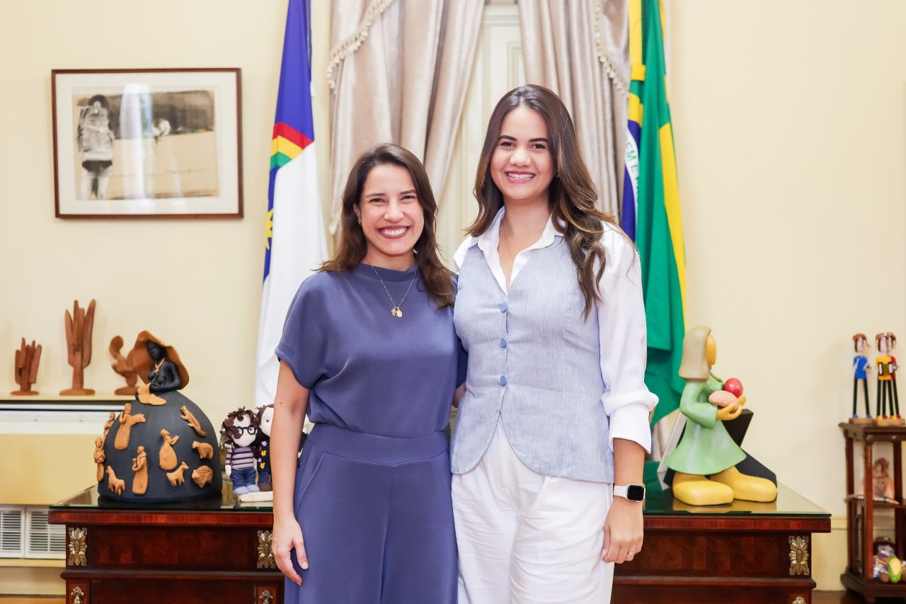 A prefeita Mirella Almeida reuniu-se com a governadora Raquel Lyra para tratar de investimentos em Olinda