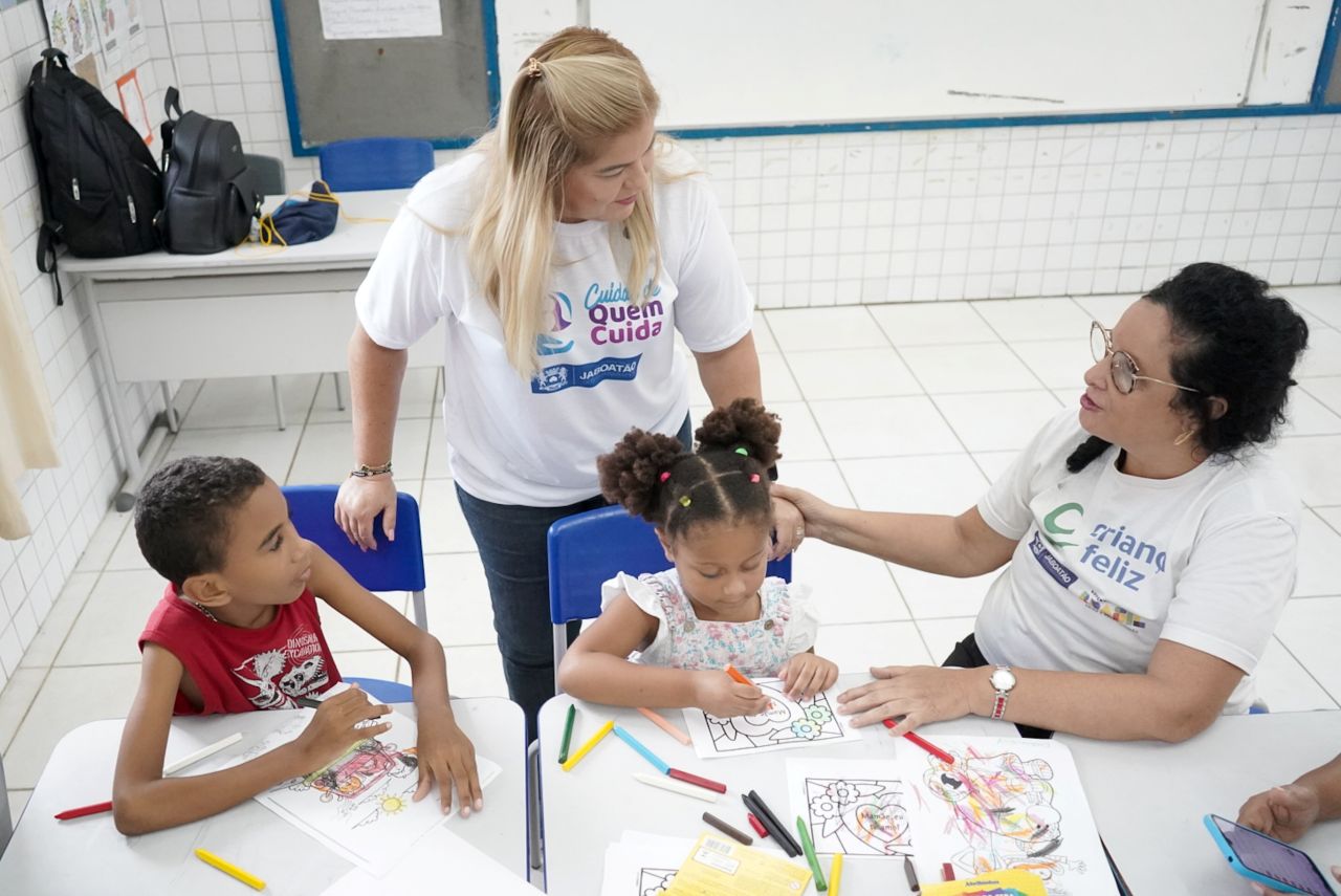 Ação de Jaboatão, liderada pela 1ª dama Andrea Medeiros, atendeu mães e cuidadores com serviços de saúde, assistência social e bem-estar