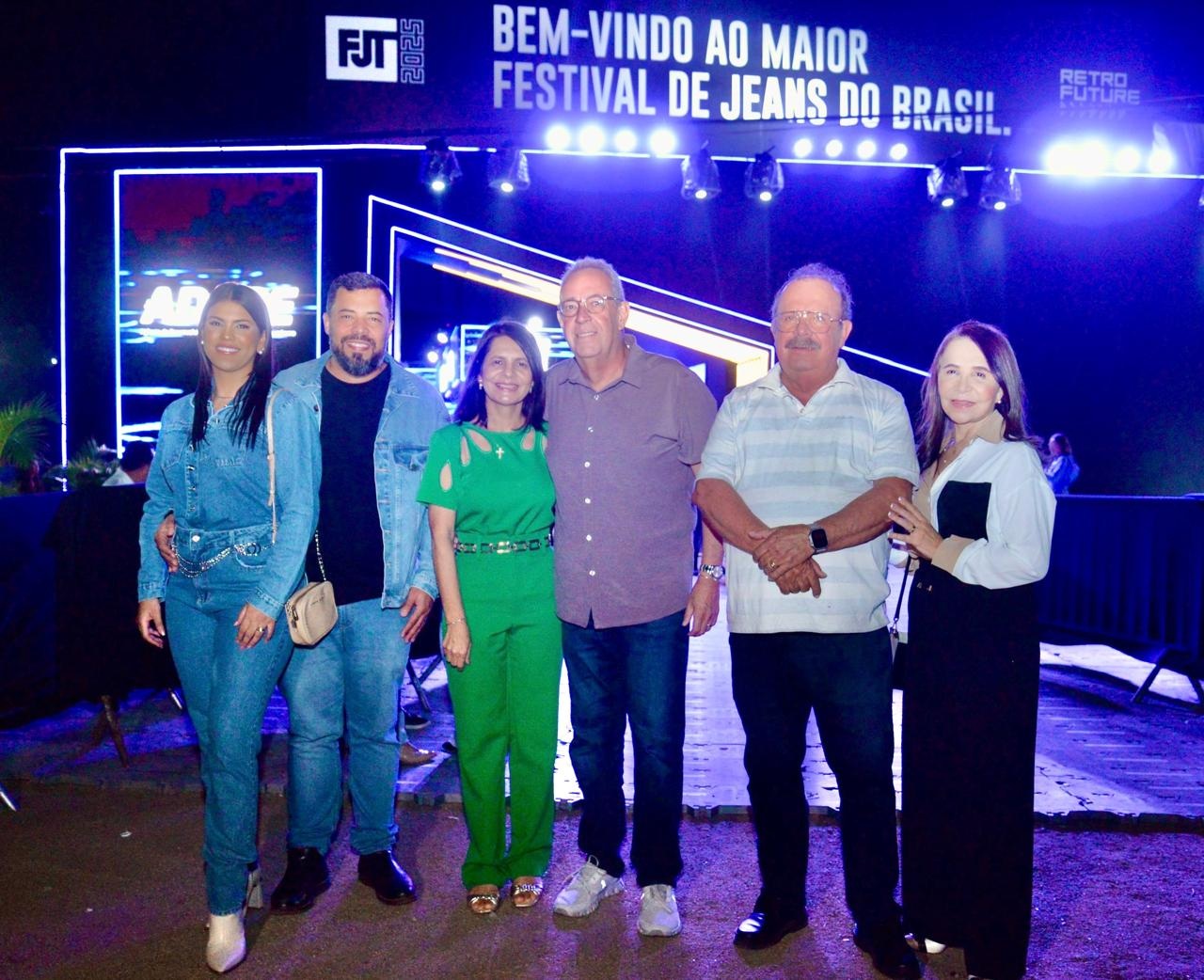 Deputado estadual Álvaro Porto vissitou a Feira do Jeans de Toitama companhado do ex-vice-prefeito Romero Leal Filho