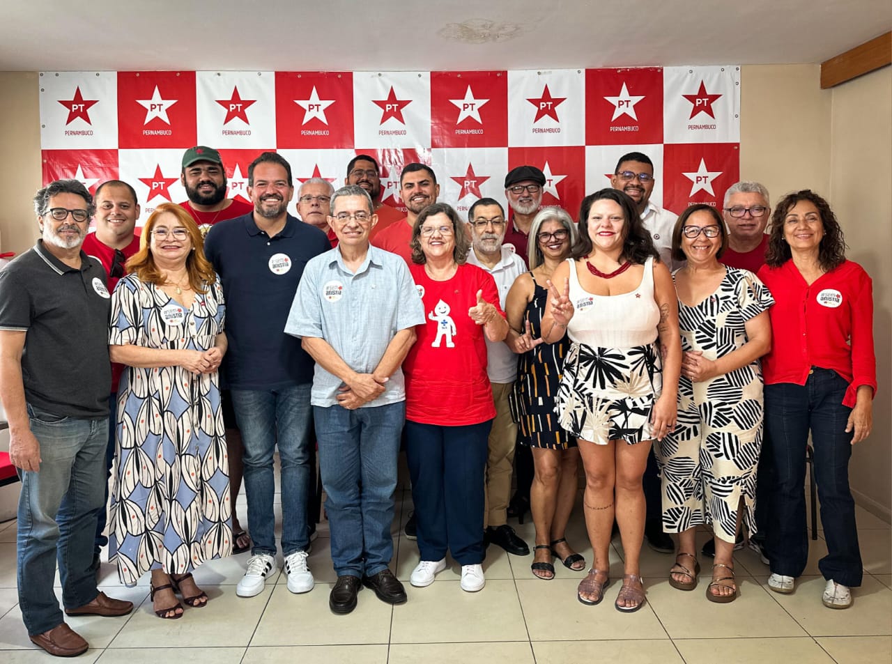 Ex-presidente da CUT, Messias Melo conta com o apoio de Teresa Leitão na disputa pelo comando do PT em Pernambuco