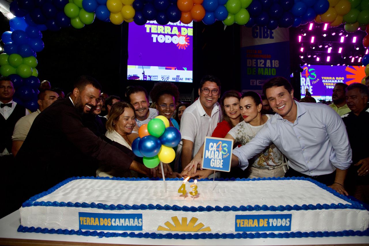Mil fatias de bolo foram distribuídas ao público para celebrar os 43 anos de Camaragibe