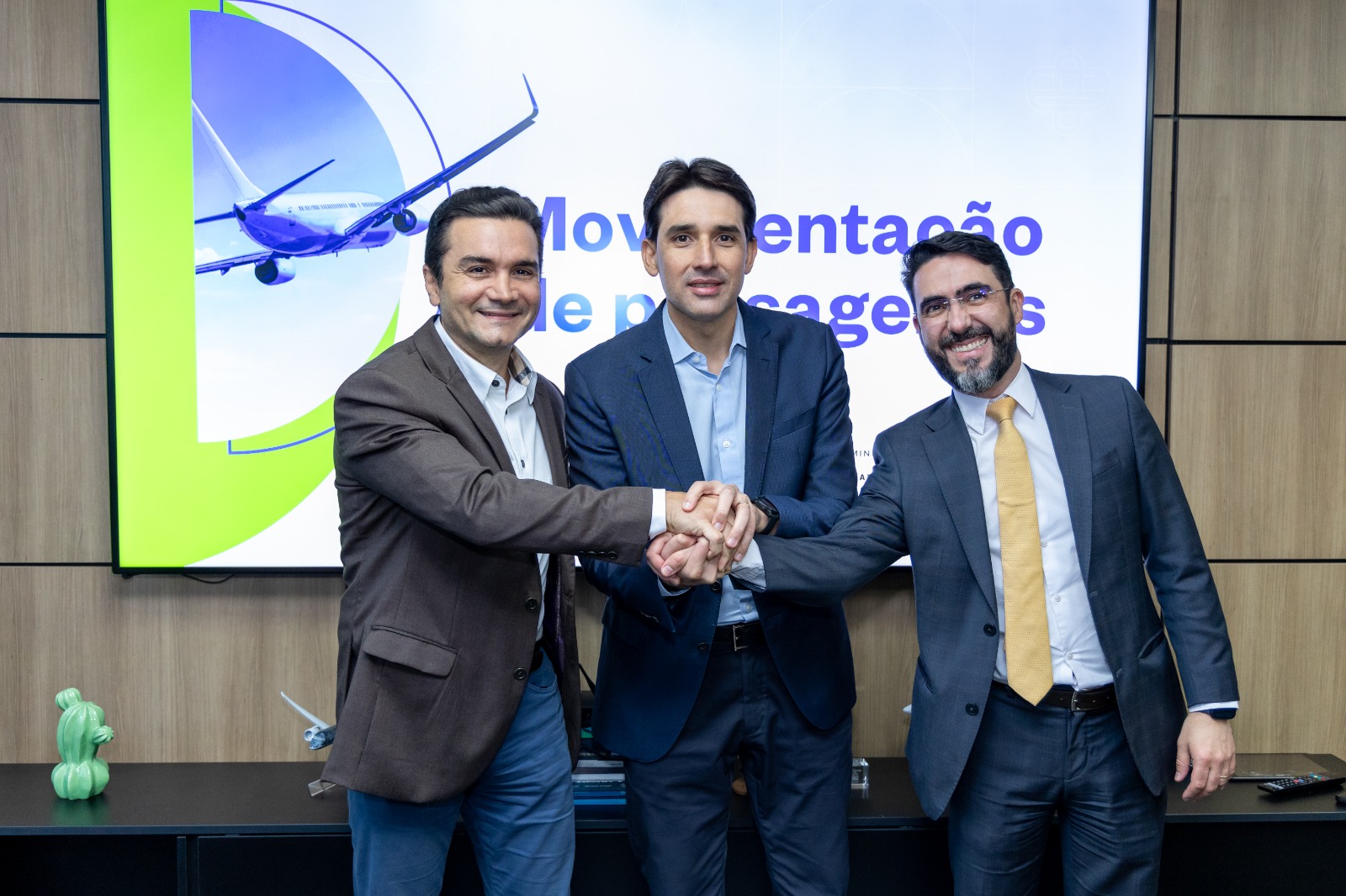 Ministro Silvio Costa Filho celebra a marca histórica do transporte aéreo, com 10 milhões de passageiros em abril e maior demanda internacional da série histórica