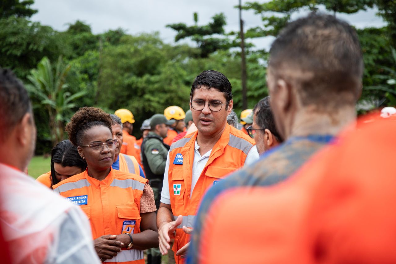O prefeito de Camaragibe, Diego Cabral, acompanhou a movimentação