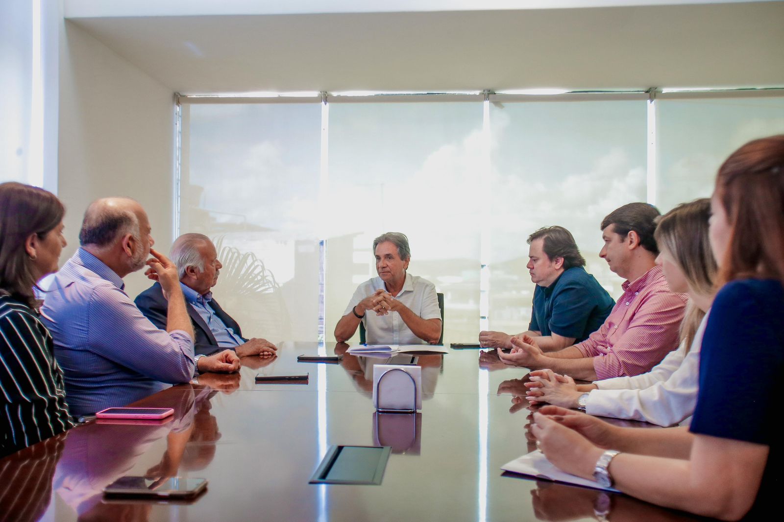 Prefeito de Ipojuca, Carlos Santana, e oSebrae-PE firmam acordo para oferecer serviços gratuitos de capacitação e consultoria no município