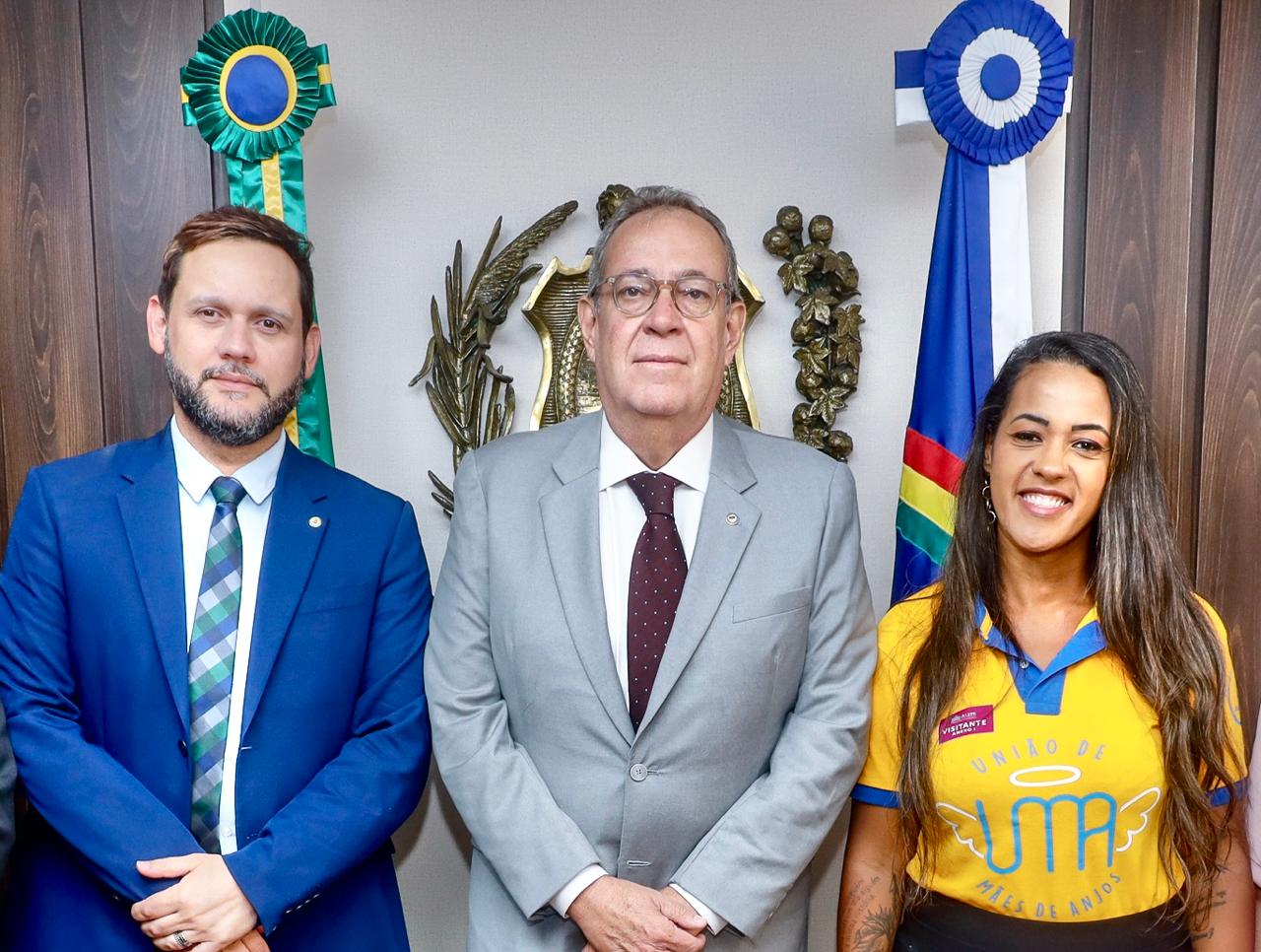Presidente da Alepe, Álvaro Porto, ao lado do deputado Gilmar Junior, receberam Germana Soares, presidente da UMA
