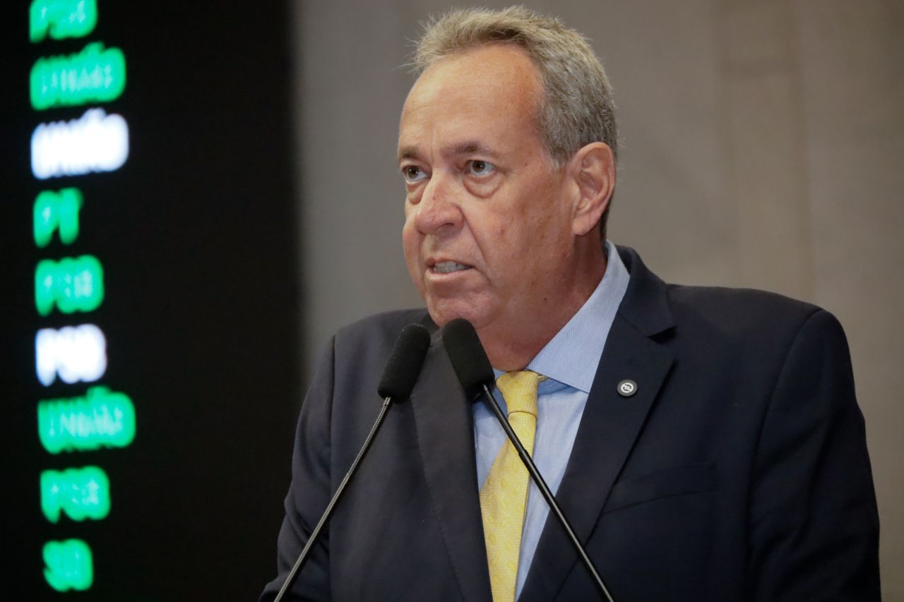 Presidente da Alepe, Álvaro Porto ocupou a tribuna da Casa para criticar a área de segurança