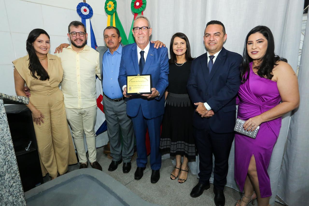 Presidente da Alepe, Álvaro Porto recebeu o título de cidadão de Lajedo