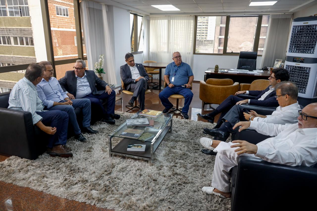 Representantes da Associação Avícola de Pernambuco (Avipe), foram recebidos pelo presidente da Alepe, Álvaro Porto, que marcou a sabatina na Adagro Foto Giovanni Costa Alepe
