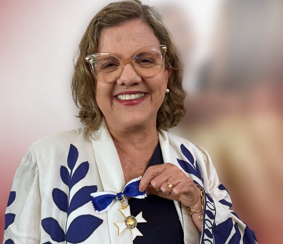 Teresa Leitão foi agraciada com o grau de Grande Oficial por serviços prestados ao país nas áreas da educação, cultura e direitos das mulheres